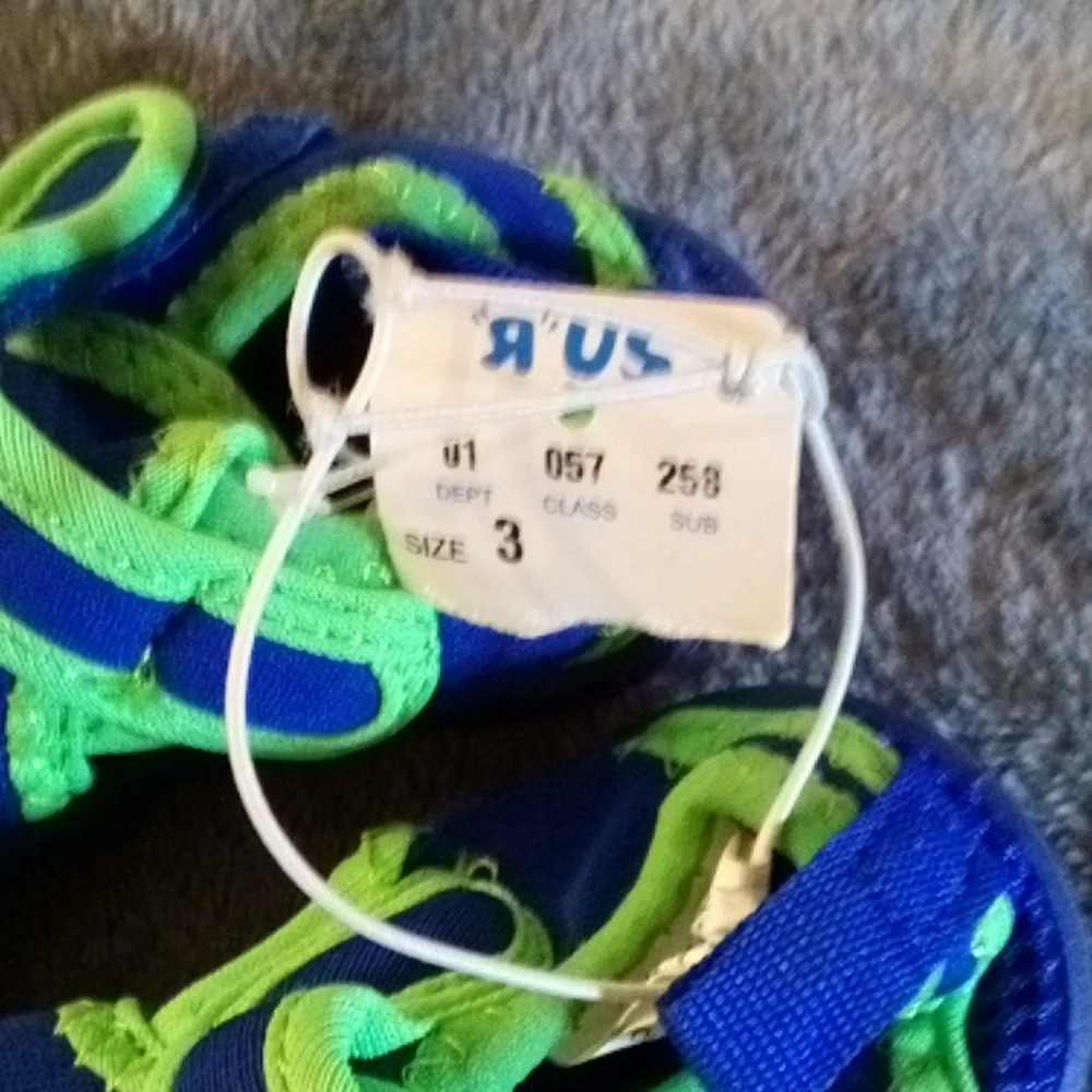 NEW BABIES R US SIZE 3 ADORABLE BABY WATER SHOES